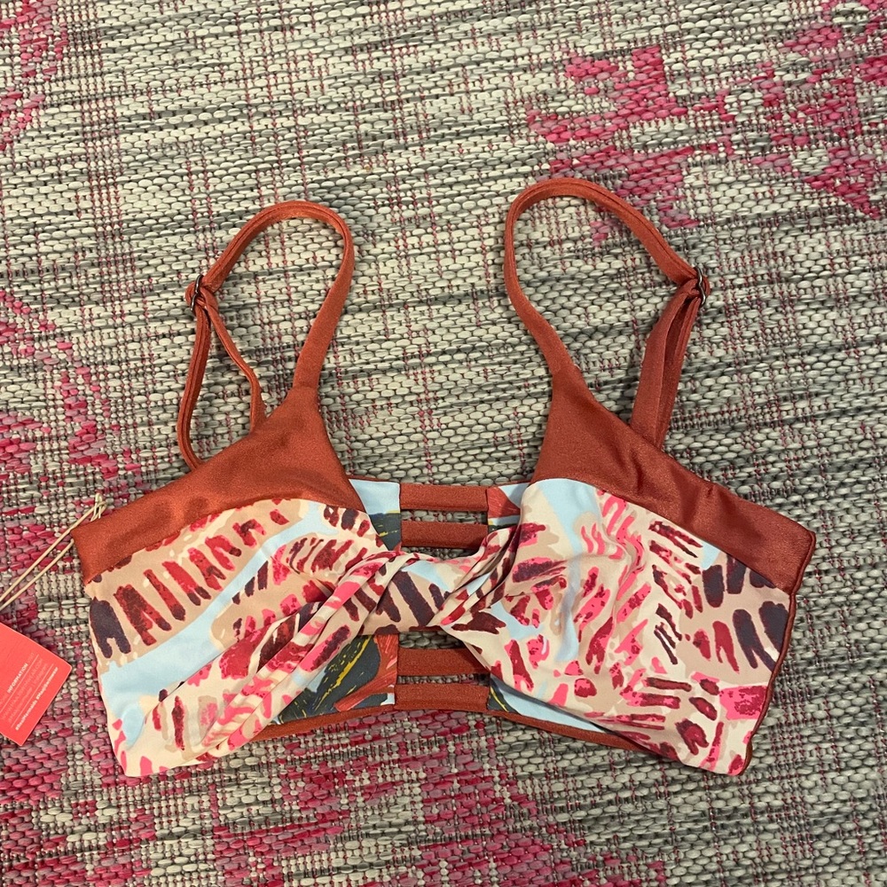 Maaji twisted bikini top size Medium (partially reversible)